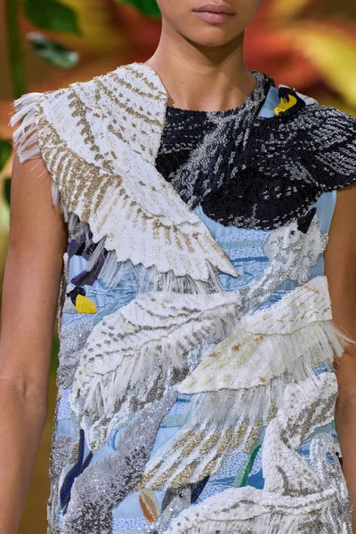 Look 74